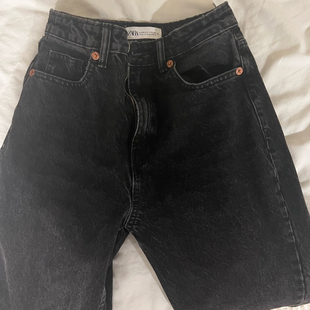 ZARA Mom Fit Jeans Size 26 (US 2)